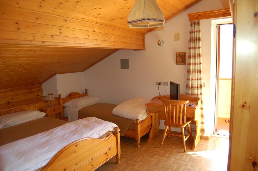 Hotel Millefiori Vigo di Fassa Habitación foto